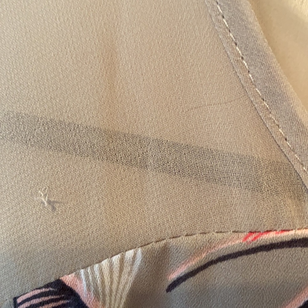 Apt 9 gorgeous sheer bird motif shell. Unique back - Picture 8 of 8